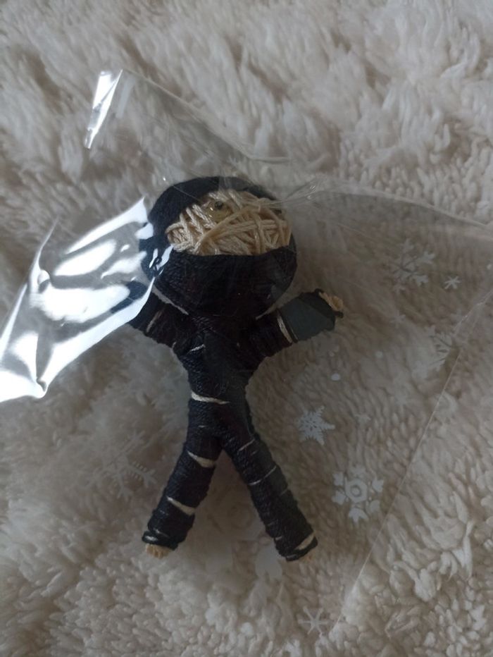 Poupée vaudoo porte bonheur ninja