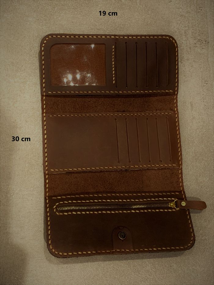 Portefeuille en cuir épais au tannage végétal et les coutures sont réalisées à la main - photo numéro 2