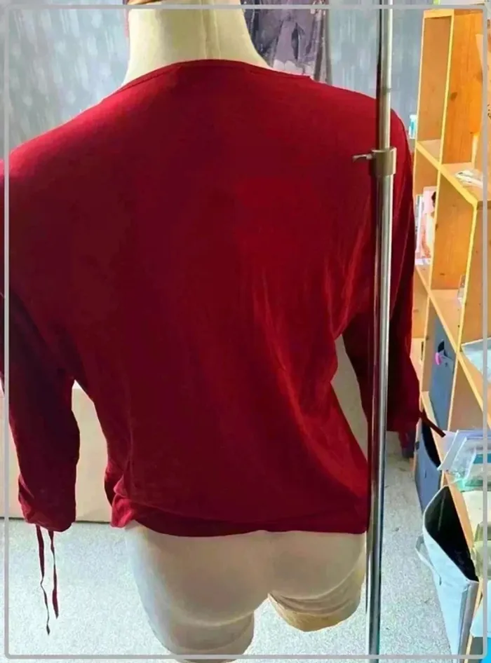 Tres  jolie  t  shirt  encolure perle taille  40 - photo numéro 6