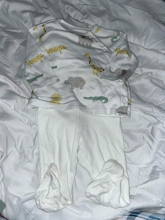 Lot de 7 pyjamas bébé fille 6-9 mois - photo numéro 2