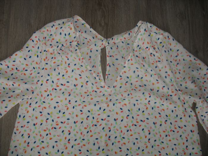 BLOUSE M 3/4 ÉCRUE AVEC MOTIFS MULTICOLORE "CACHE CACHE" - TAILLE 42 - n°06 - photo numéro 2