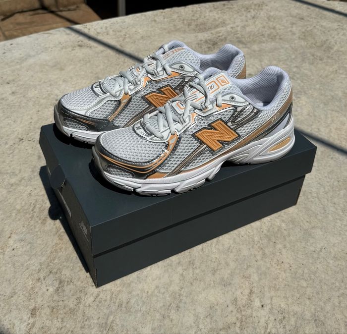 New Balance 740