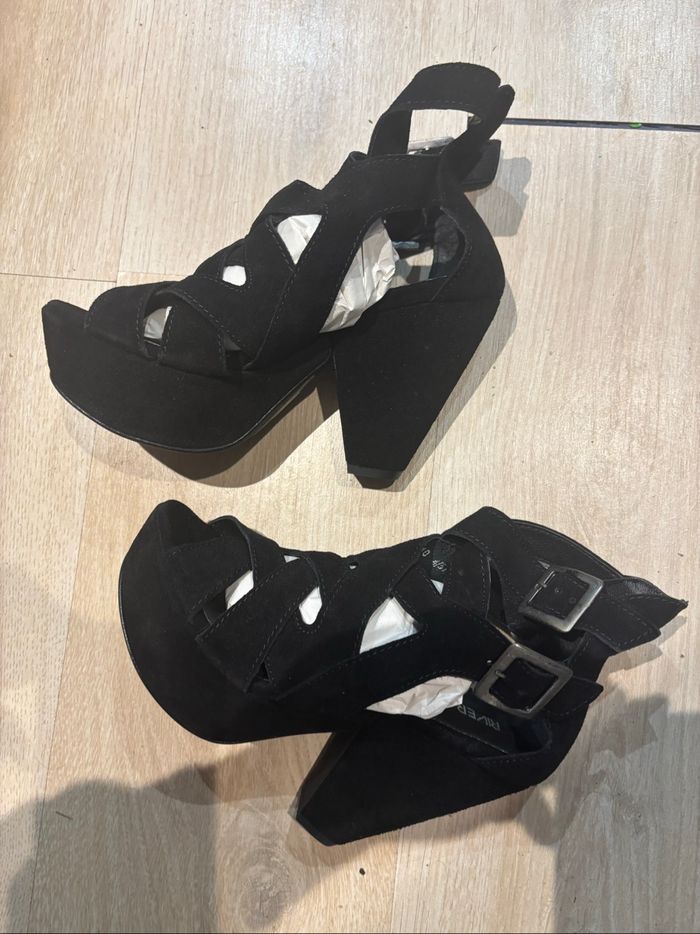 Chaussure à talon noir - photo numéro 2