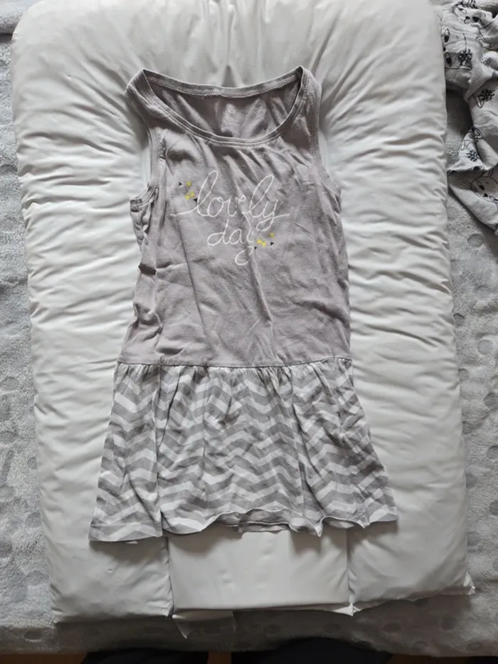 Robe kiabi taille 6 ans - photo numéro 3