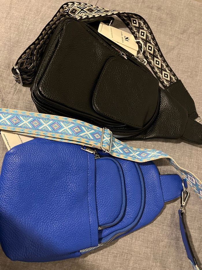 Lot de deux sacs à dos a bandoulière