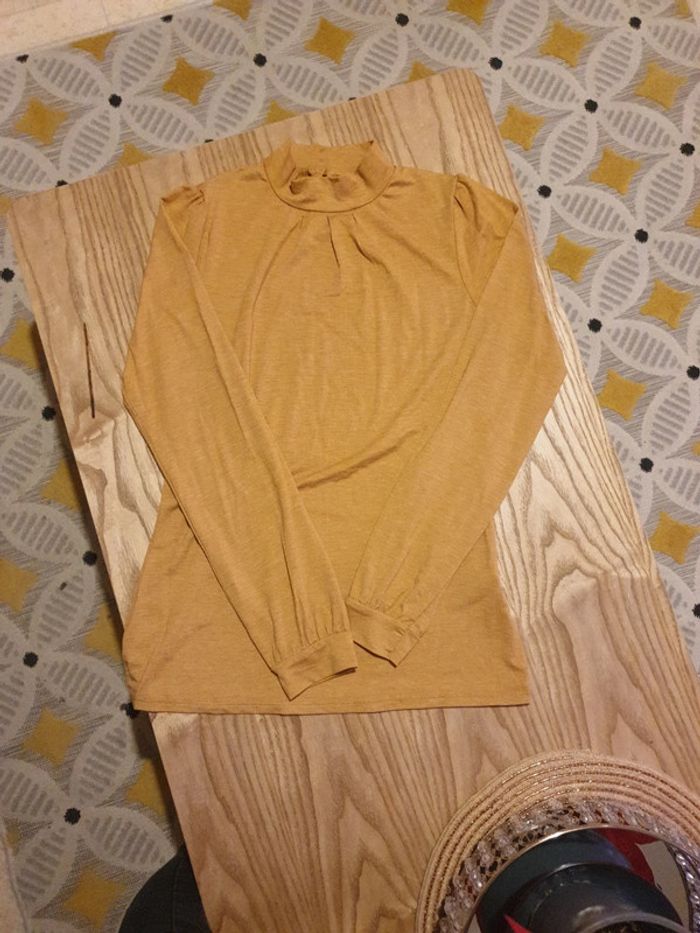 Sous-pull moutarde