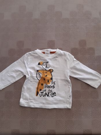 Tee-shirt manche longue Kiabi 6 mois.