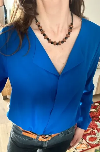 Collier en perles noires et bois – style naturel et bohème