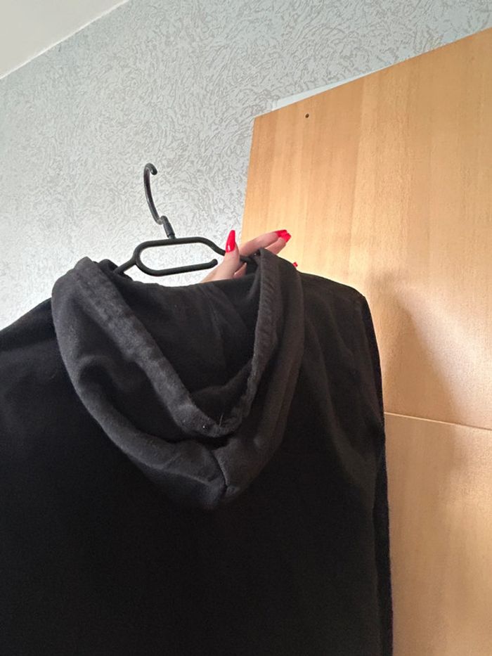 Veste noir simple avec capuche - photo numéro 3