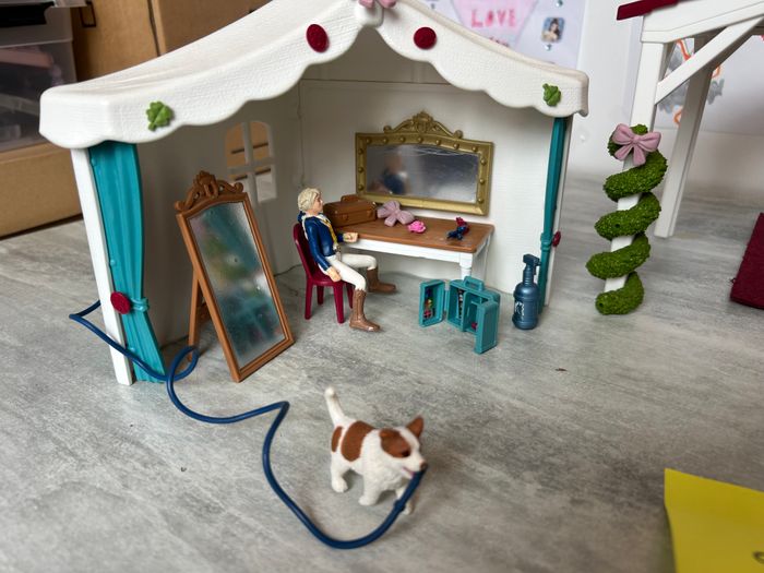 grand concours schleich avec chevaux et accessoires et boite d'origine - photo numéro 2