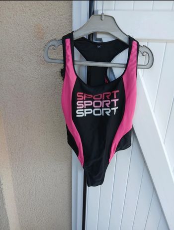 Maillot 1 piece filles taille 8 ans 