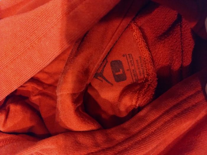 Sweat à capuche Jordan rouge garçon 12-13 ans – Très bon état - photo numéro 3