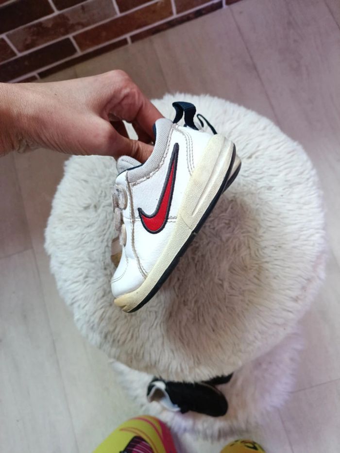 Chaussures Nike et umbro taille 22 - photo numéro 5