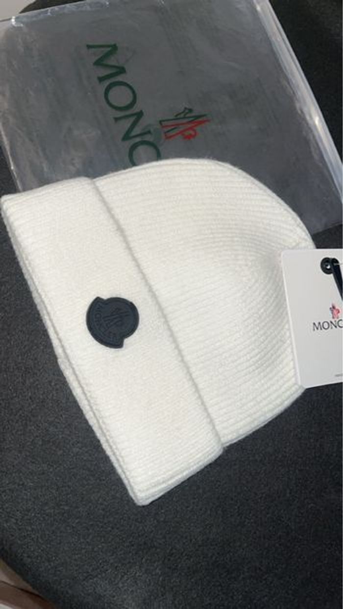 Magnifique bonnet blanc moncler - photo numéro 2