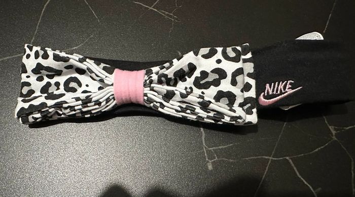 Ensemble Nike bodie, serre tête, chaussette chaude - photo numéro 3