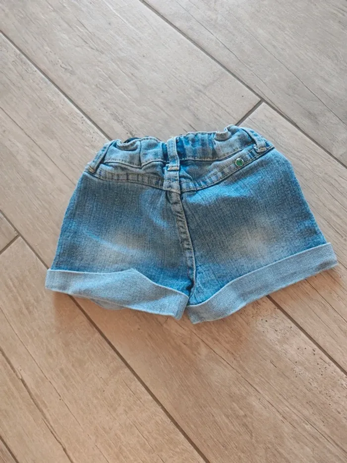 Short en jeans broderie rose taille 3 ans - photo numéro 3