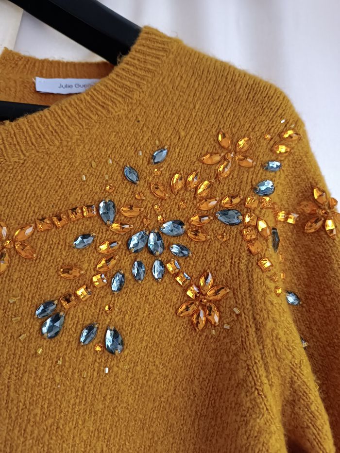 Pull orné de pierres - photo numéro 3