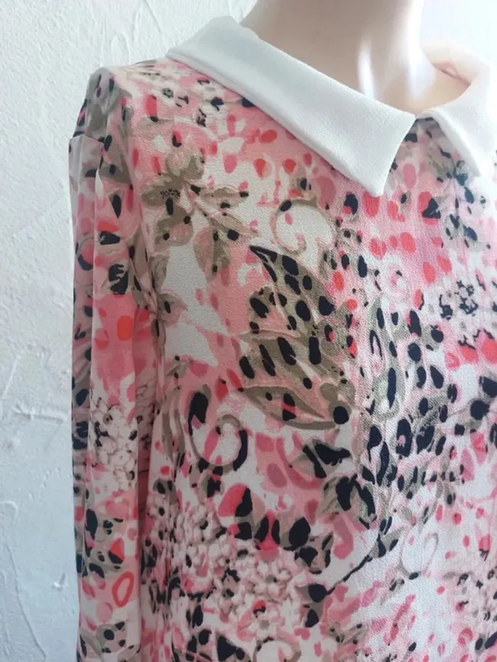 Blouse fleurie avec col blanc Taille 46/48 - photo numéro 5