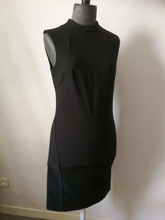 Robe noire Mosquito t 36, près du corps - photo numéro 4