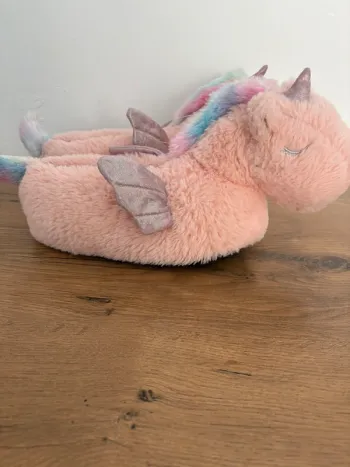 Chaussons neuf fille licorne 32-33