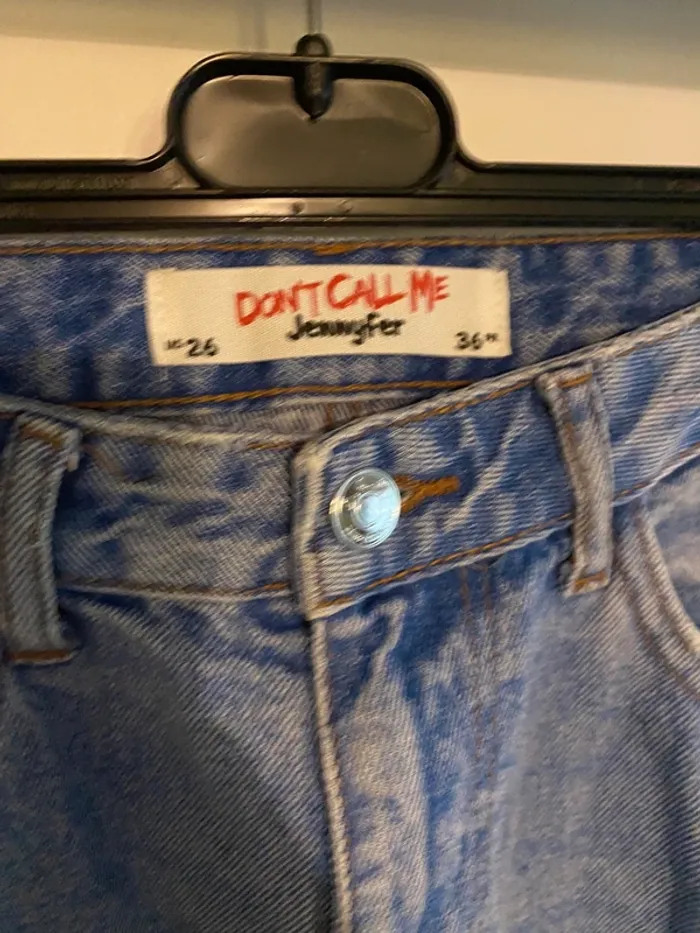 Jean large troué Jennyfer taille 36 tres bon état - photo numéro 2