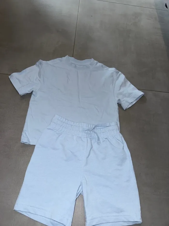 Ensemble garçon taille 98 tres bonne etat