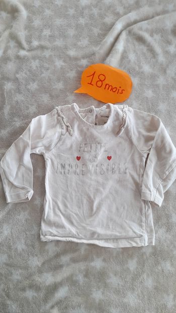 Tee shirt à volants et message