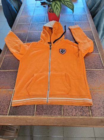 Gilet zippé à capuche