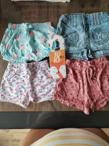 Lot de quatre short 18mois