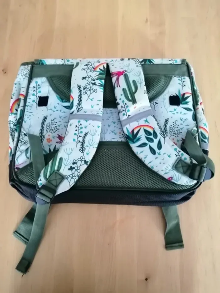 Cartable avec trousse - photo numéro 2