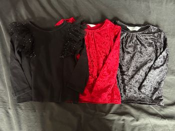 Lot 3 tee shirts manches longues festifs 3 /4 ans