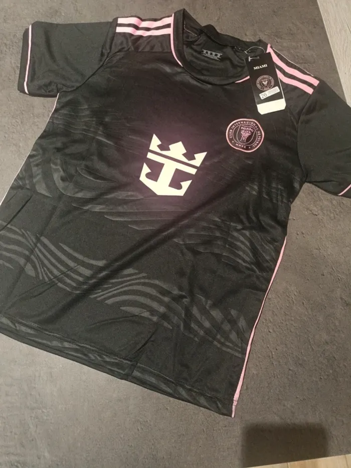 Tenue foot Léo Messi Inter Miami noir/rose. T.26 - photo numéro 2