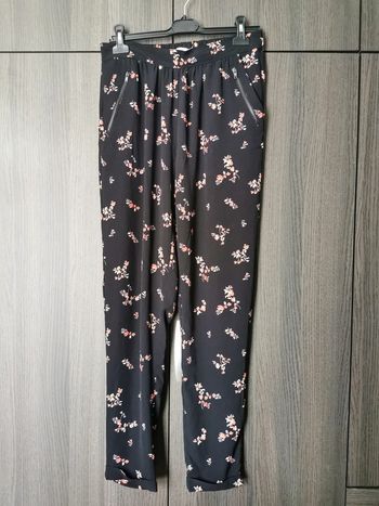 Pantalon fluide noir fleuri