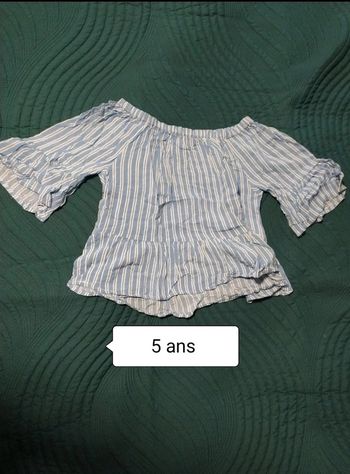 T-shirt blanc et bleu 5 ans
