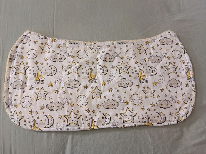 Lot girafe + hochet + bavoir et lange neuf - photo numéro 7