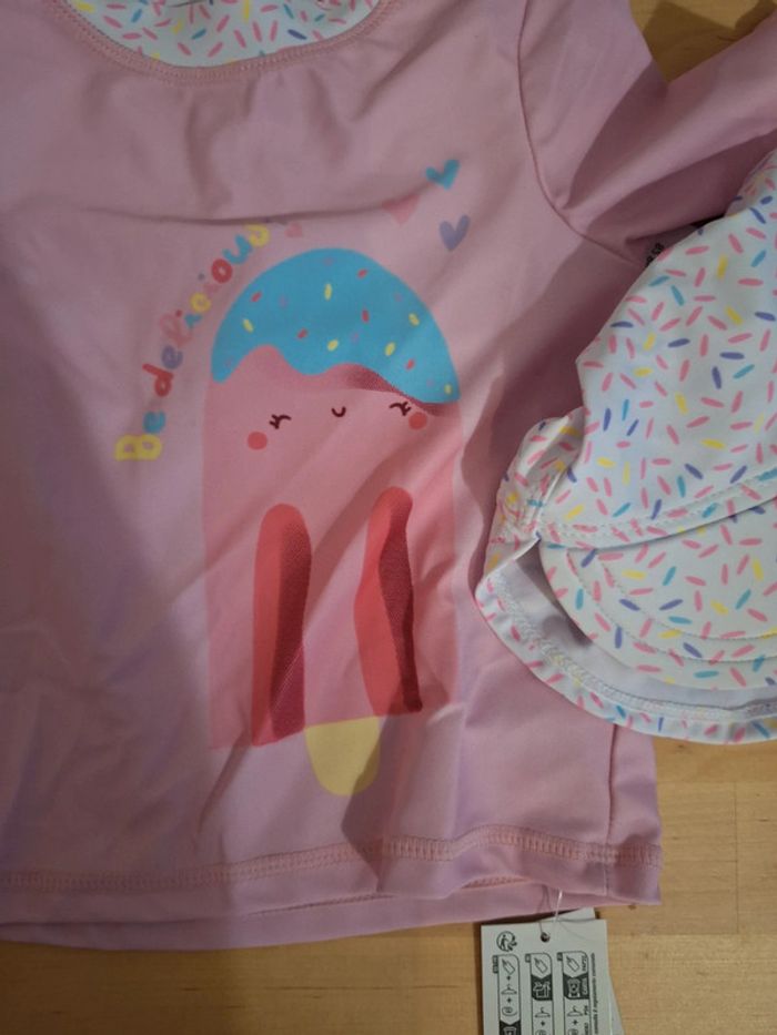 Maillot de bain (T-shirt + chapeau upf50+) pour fille taille 12mois marque tex neuf avec étiquette - photo numéro 3