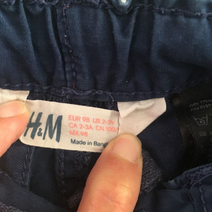 Short bleu H&M - 2/3 ans - photo numéro 2