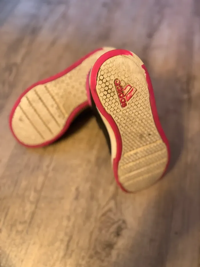 Basket adidas 32 - photo numéro 3