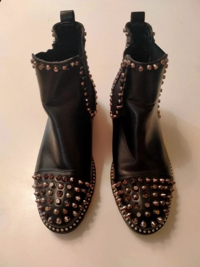 Bottines noires cloutées Idéal Shoes Taille 39 - photo numéro 2