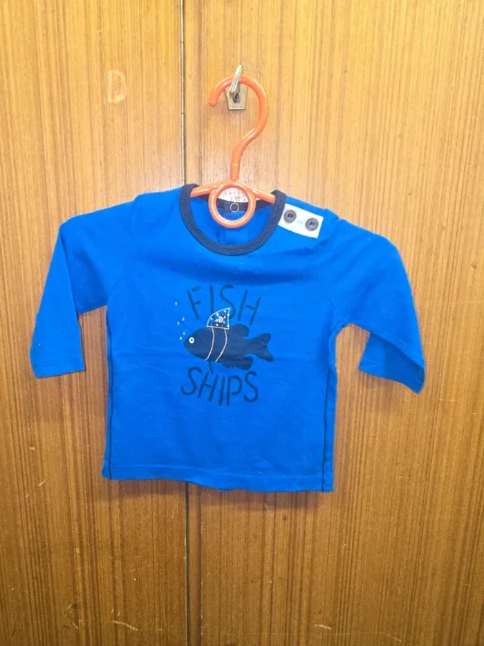 T-shirt bébé manches longues bleu – motif poisson "Fish Ships"