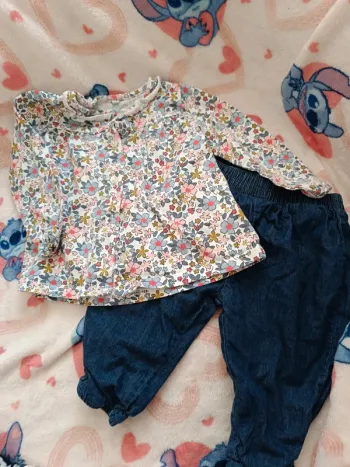 Ensemble haut et jeans taille 12 mois