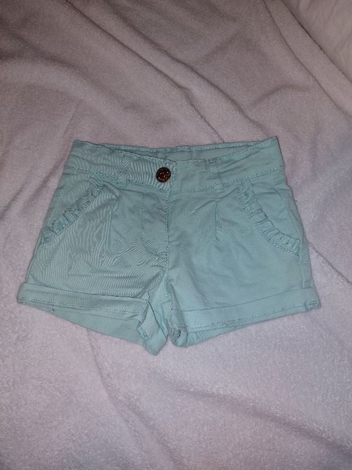 Short fille orchestra