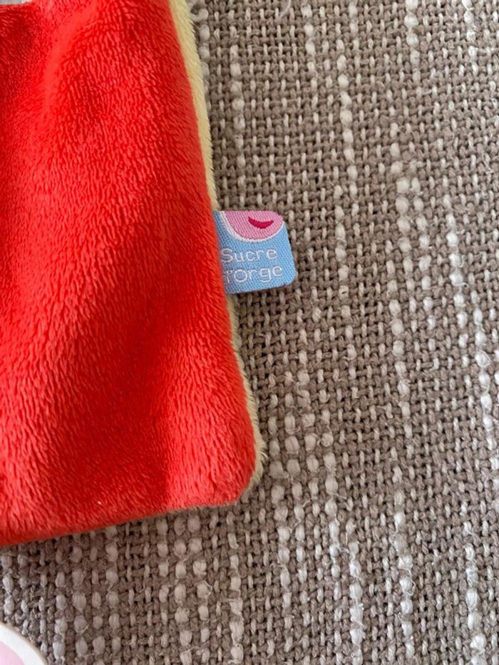 Peluche doudou plat 23cm sucre d’orge ours rouge jaune et bleu étoile neuf étiqueté - photo numéro 3