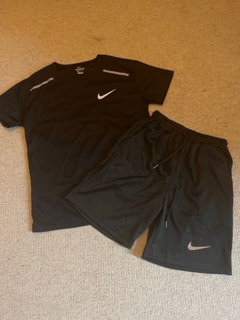 Short et tee shirt noir 