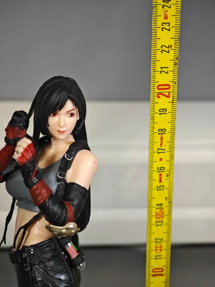 Figurine Final Fantasy VII : Tifa 20cm neuve avec boîte - photo numéro 8