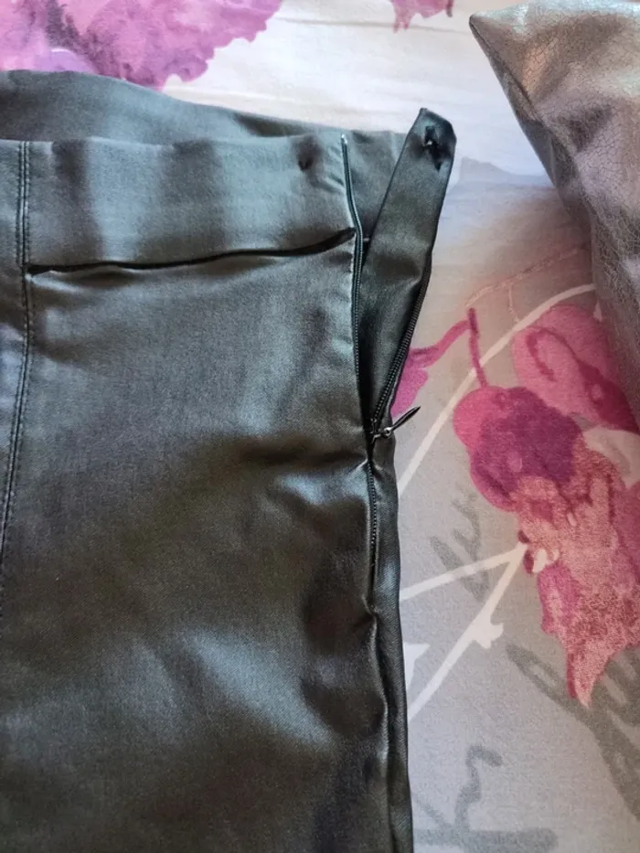 Pantalon enduit Zara effet simili - photo numéro 3