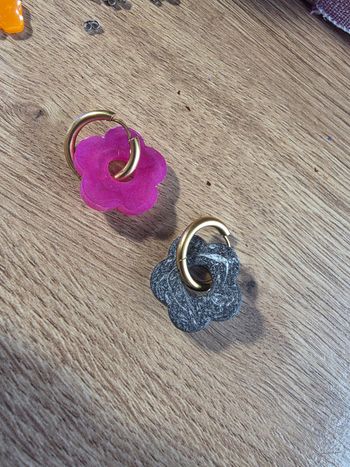 🌸✨ Boucles d’oreilles fleurs en résine – Interchangeables ✨🌸