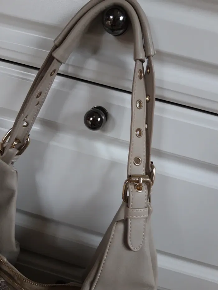 Sac à main porté épaule beige empiècement effet python - photo numéro 3