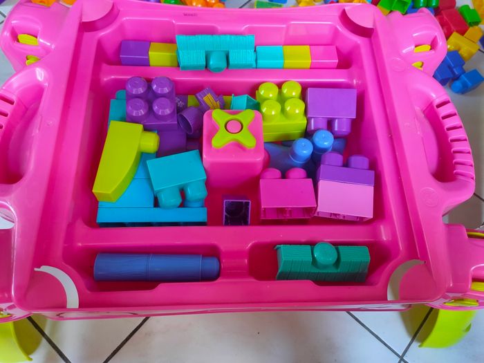 Table  Méga Bloks rose - photo numéro 5