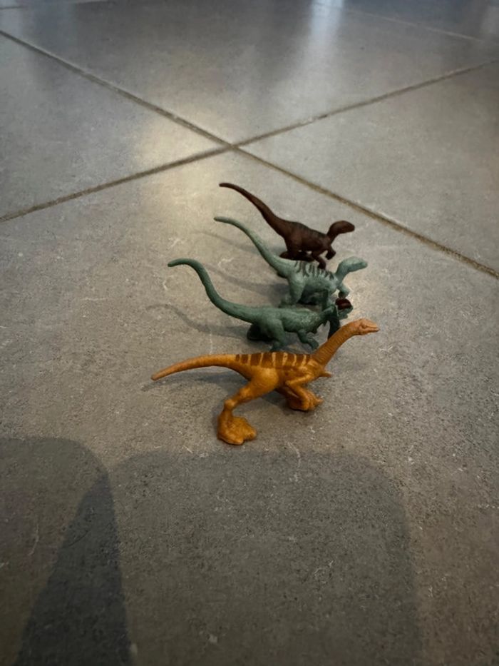 Lot de 4 dinosaures: 2 velociraptors / 1 dilophosaure / 1 gallimimus - Mattel - Jurassic - photo numéro 2